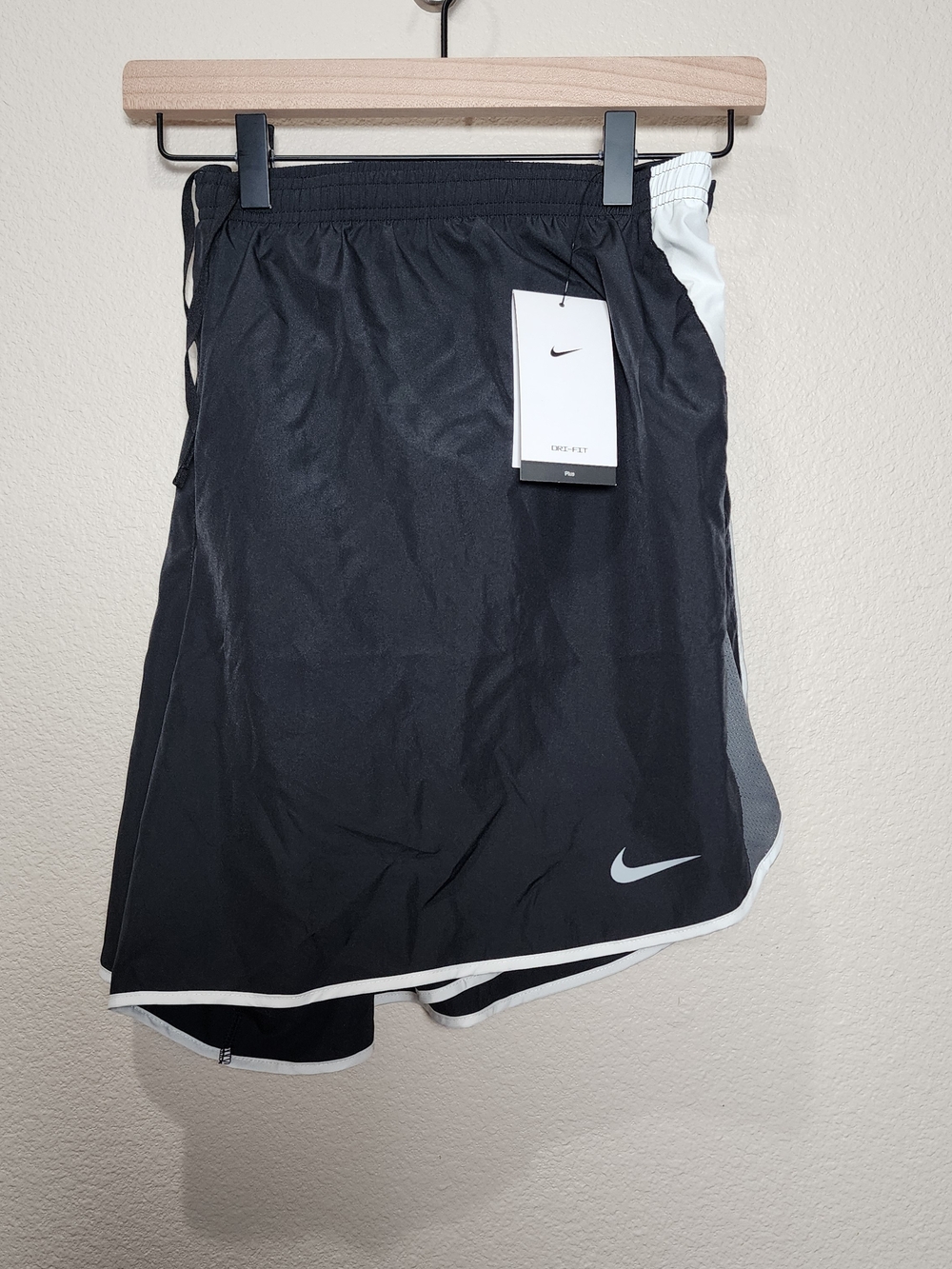 Nike Plus Size Women’s Tempo Black Athletic Running Mid Rise Shorts